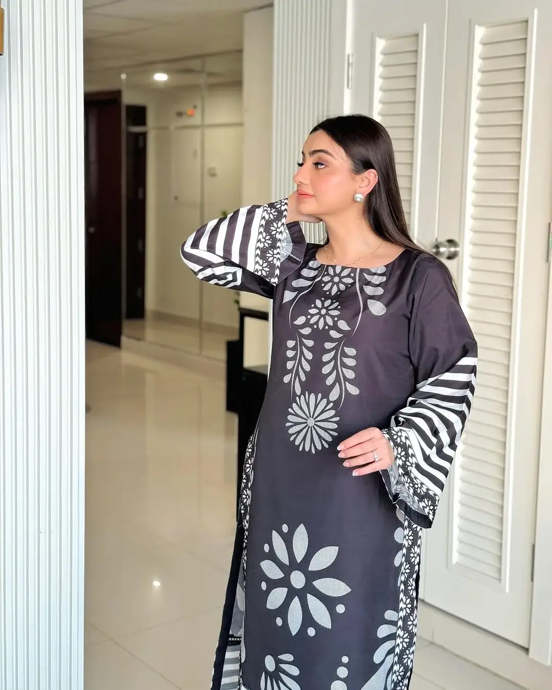 Stylish Women's Stitched Suit - 3 Pcs Digital Print Lawn Set in Black - Image 5