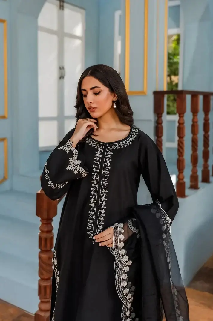 Embroidered Black Suit 3 Pcs Elegant Women's Stitched Attire - Image 2